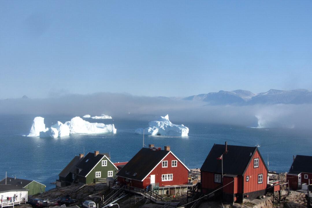 China Withdraws Bid for Greenland Airport Projects: Sermitsiaq Newspaper