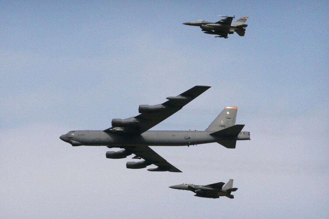 US Bomber Flies Over South Korea as Standoff Deepens
