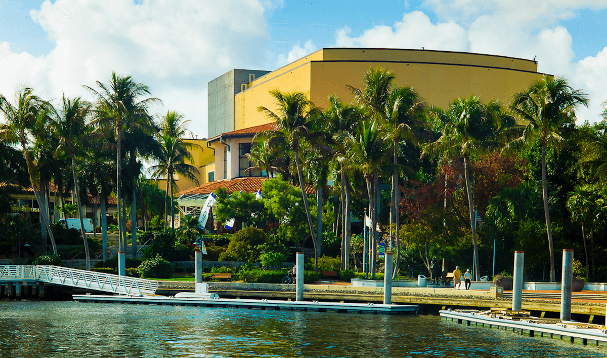 Shen Yun Surprises, Impresses, and Moves Banker