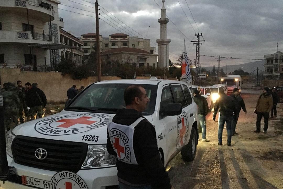 Aid Convoys Reach 3 Syria Communities Besieged for Months
