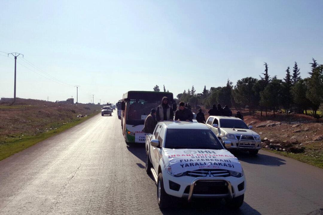 Aid Convoys Head Toward 3 Besieged Syria Villages