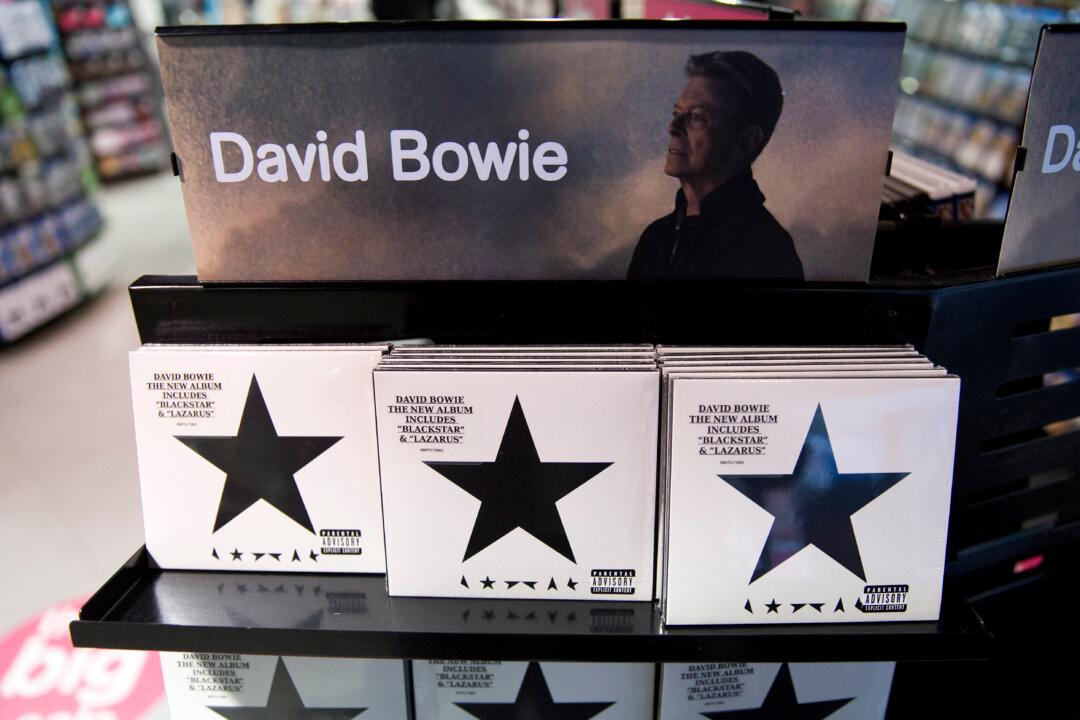Bowie Smiling in Photo Shoot Released Two Days Before His Death