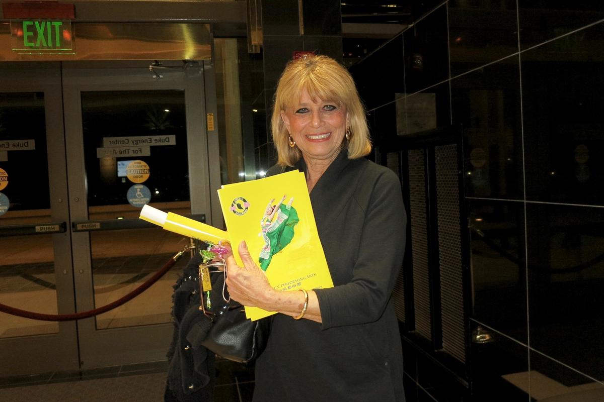 Shen Yun Offers Message of Hope, Nurse Says