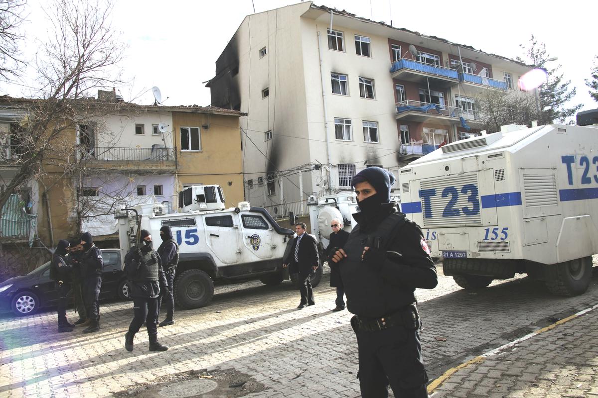 Car Bomb Attack at Turkish Police Station Kills 6