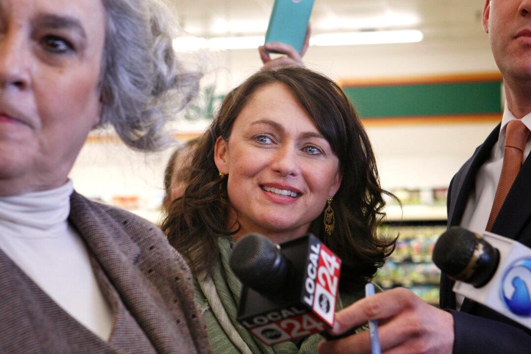 Tennessee Couple John and Lisa Robinson Say They Have One of Three Powerball Jackpot Tickets