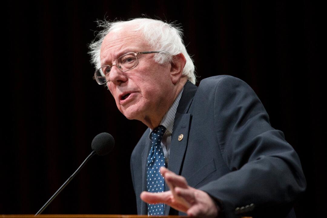 Sanders Online Fundraising Gives Clinton a Run for Her Money