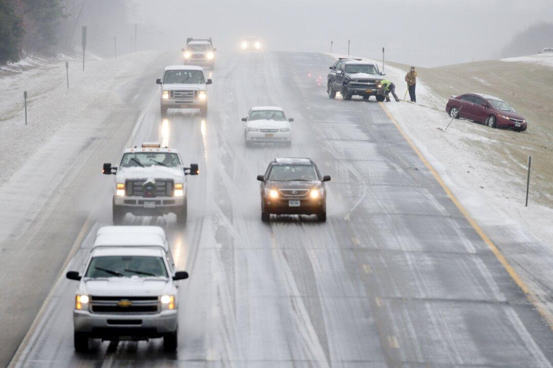 Miles of Interstate 90 in Central New York Closed Over Car Accidents, Snowy Weather