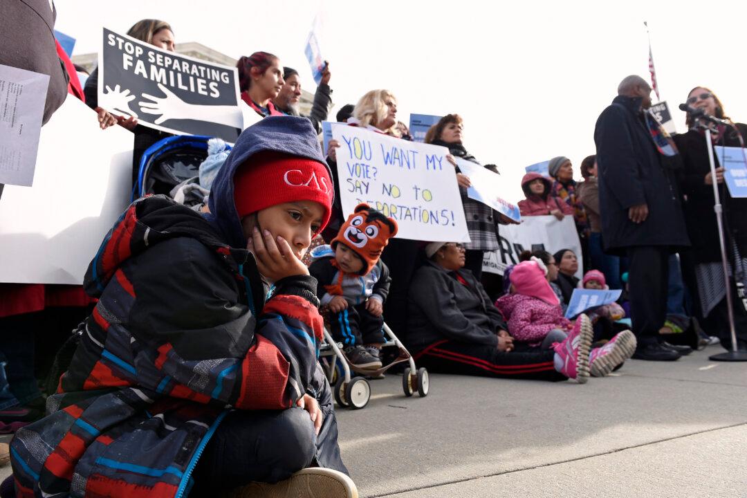 Supreme Court Sets Election-Year Clash on Immigration