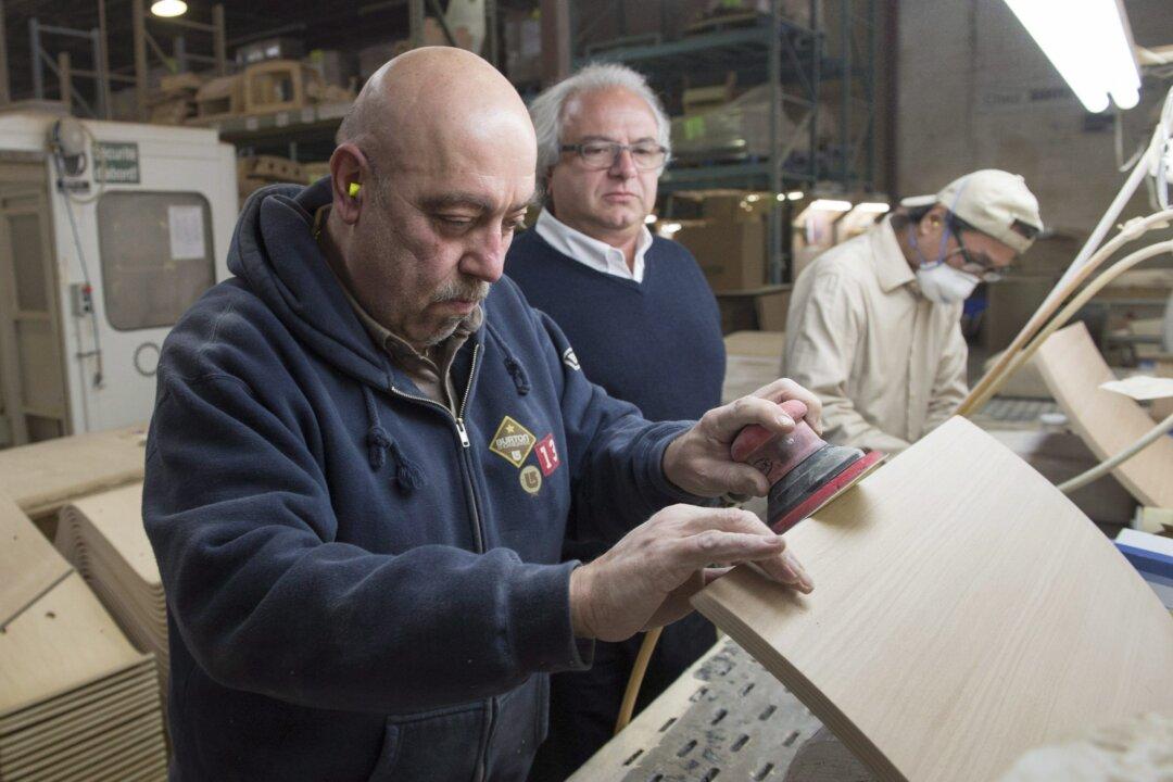 Montreal Factory Gives Syrian Refugees Jobs, French Classes