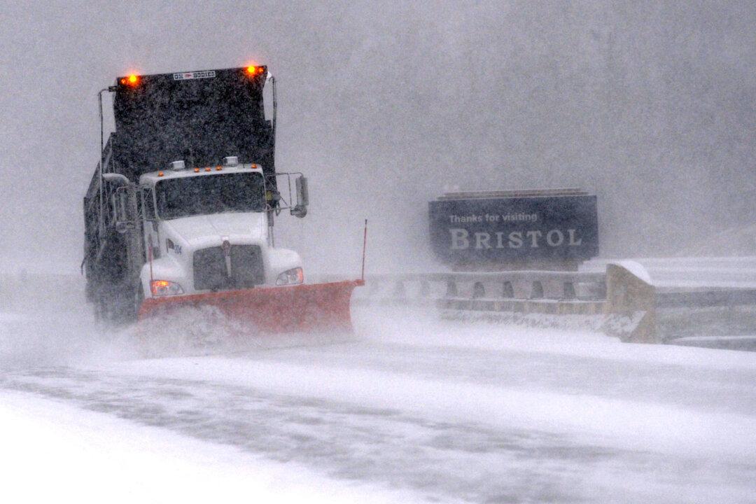 More Details on Snow Storm for East, South-Air Travel, Stocking Up