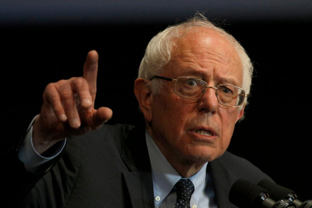 Poll: Sanders Leads Clinton by 8 Points in Iowa