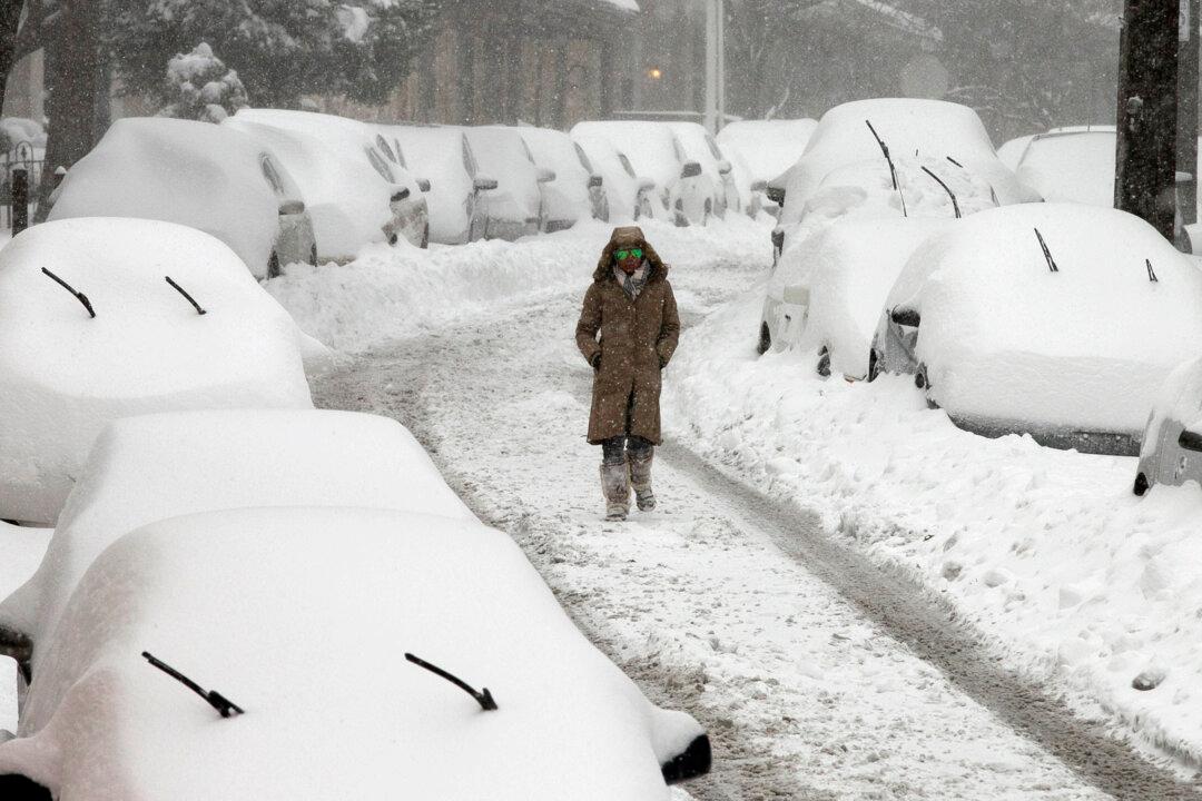 After Blizzard, Snowed-In East Coast Prepares to Dig Out