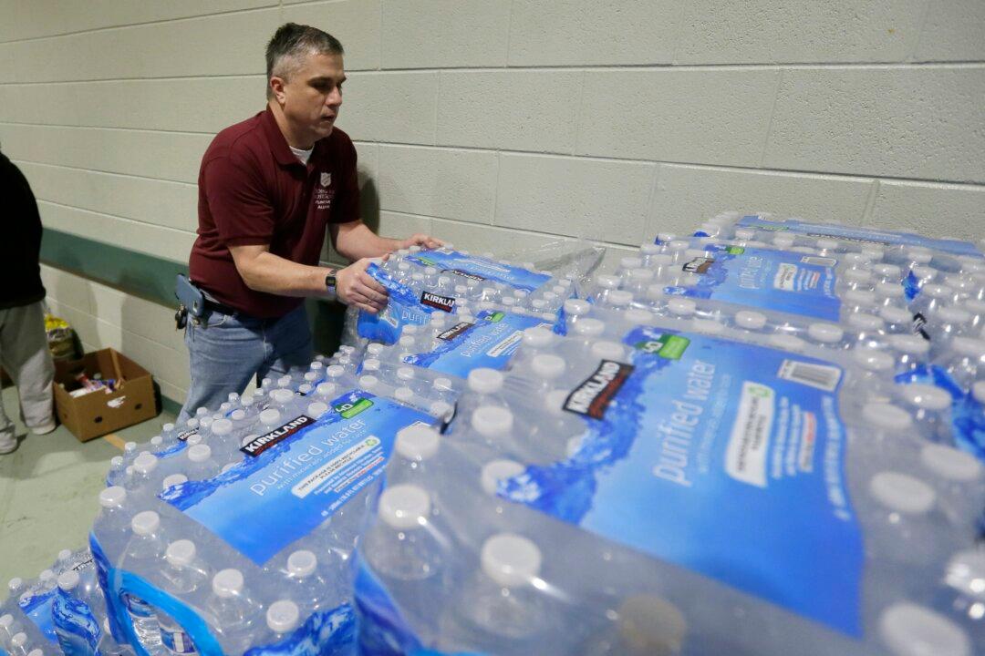 New Flint Water Probe Draws Critics; UN Monitoring Crisis