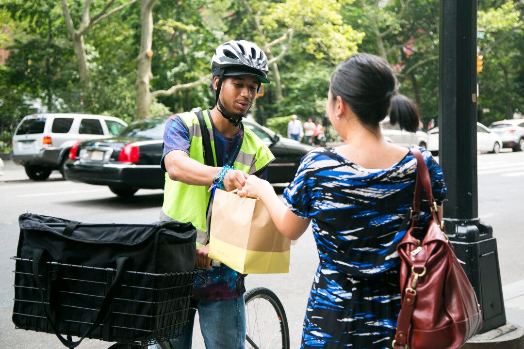 Huntington Beach Won’t Restrict Food Delivery Apps’ Profits