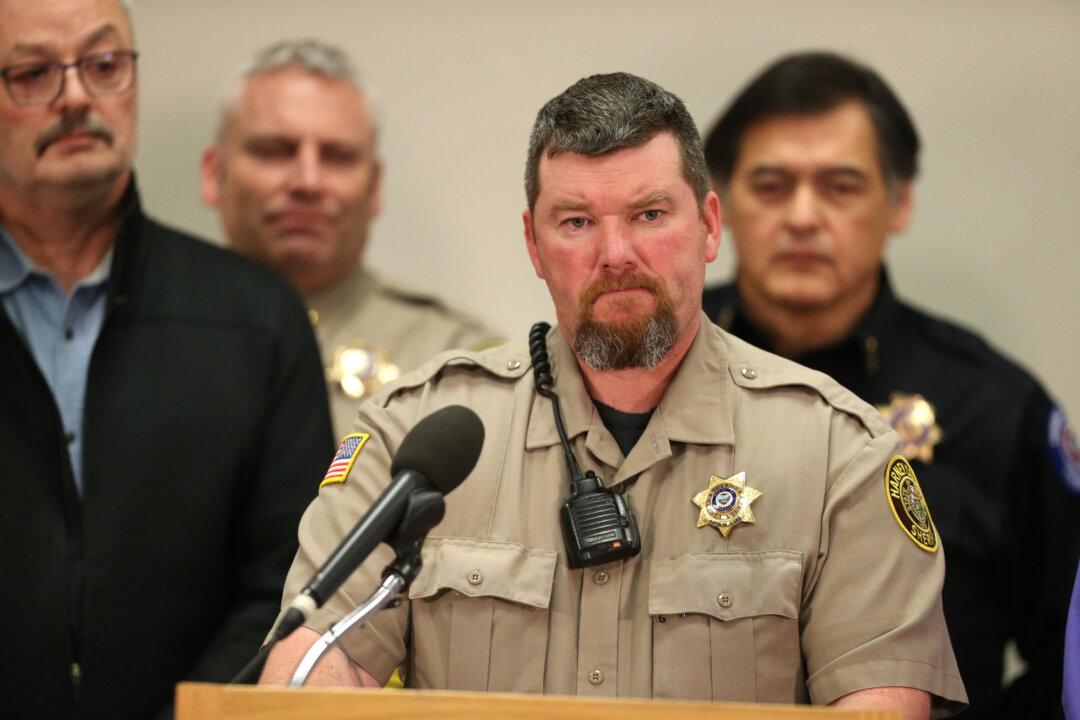 Authorities Surround Oregon Nature Preserve After Arrests, Shooting