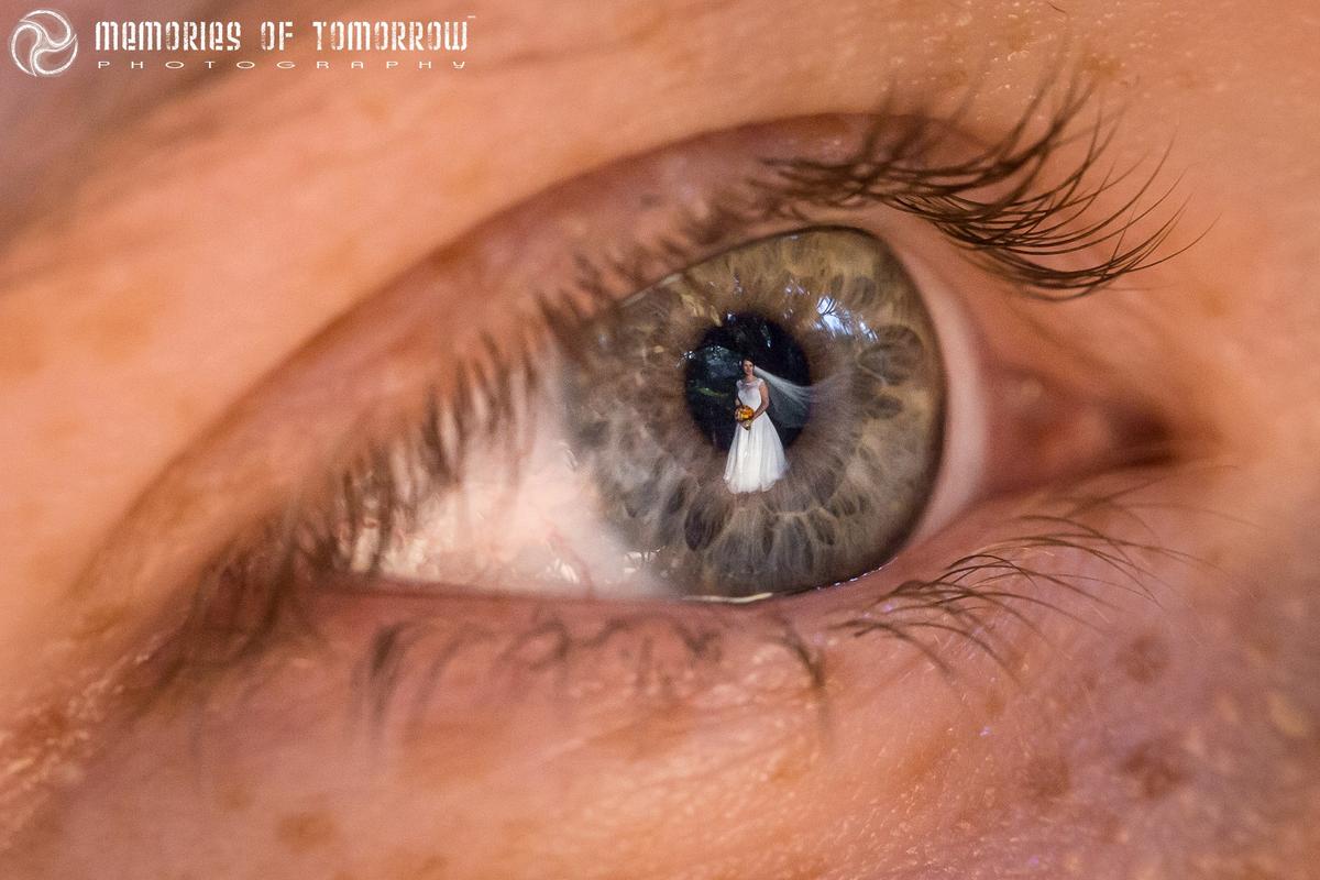 Photographer Reveals Techniques to Take Stunning Wedding Photos