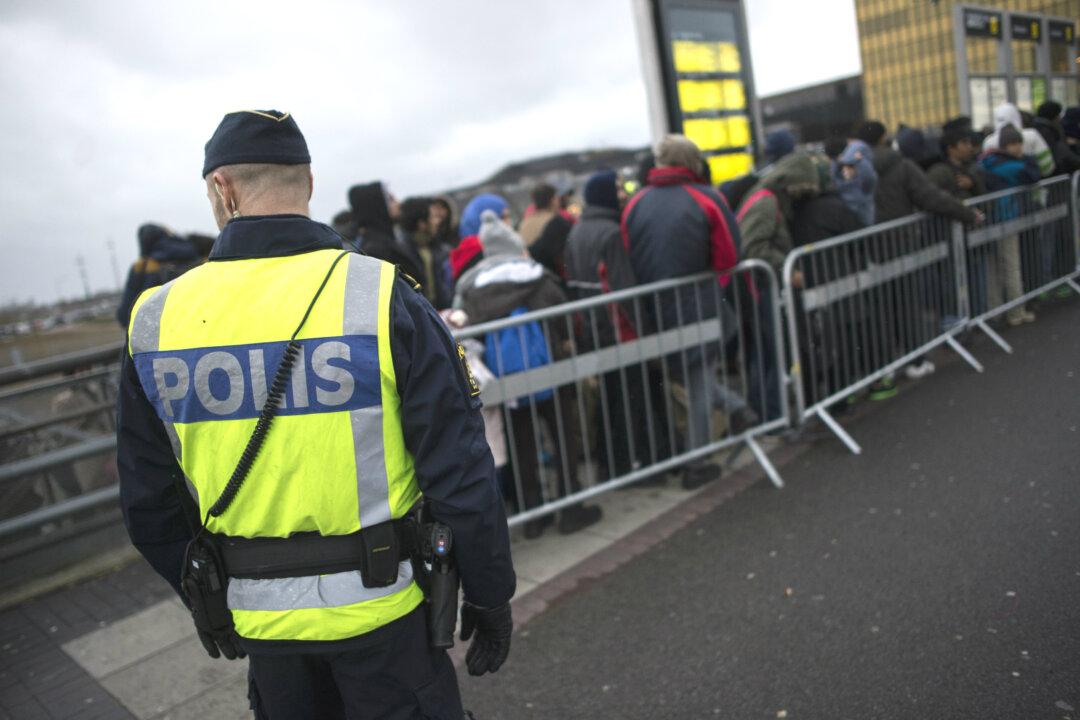 Sweden to Deport up to 80,000 Asylum-Seekers