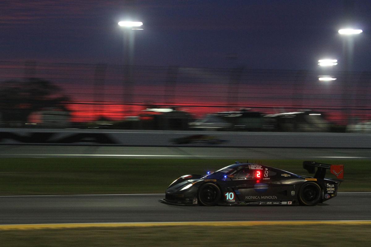 2016 WeatherTech Rolex 24 at Daytona: Six Hours to Go