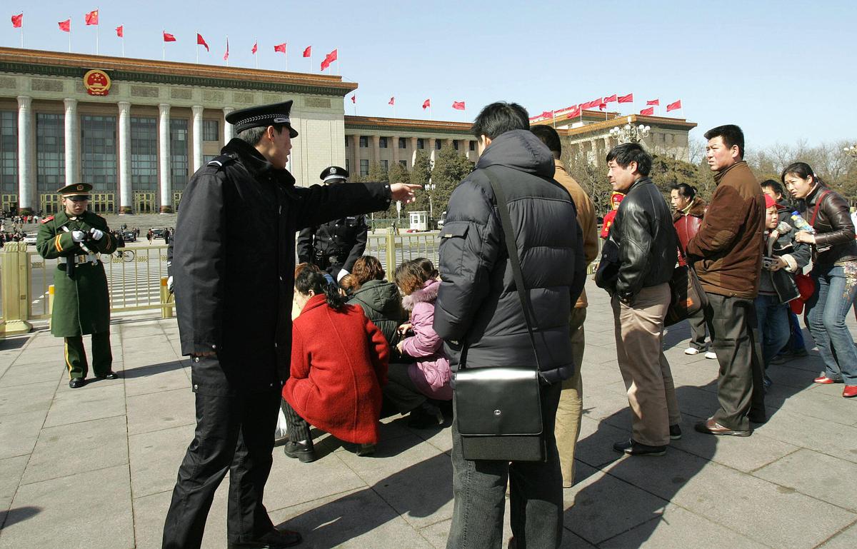 This Is How Chinese Officials Look at the World (+Video)