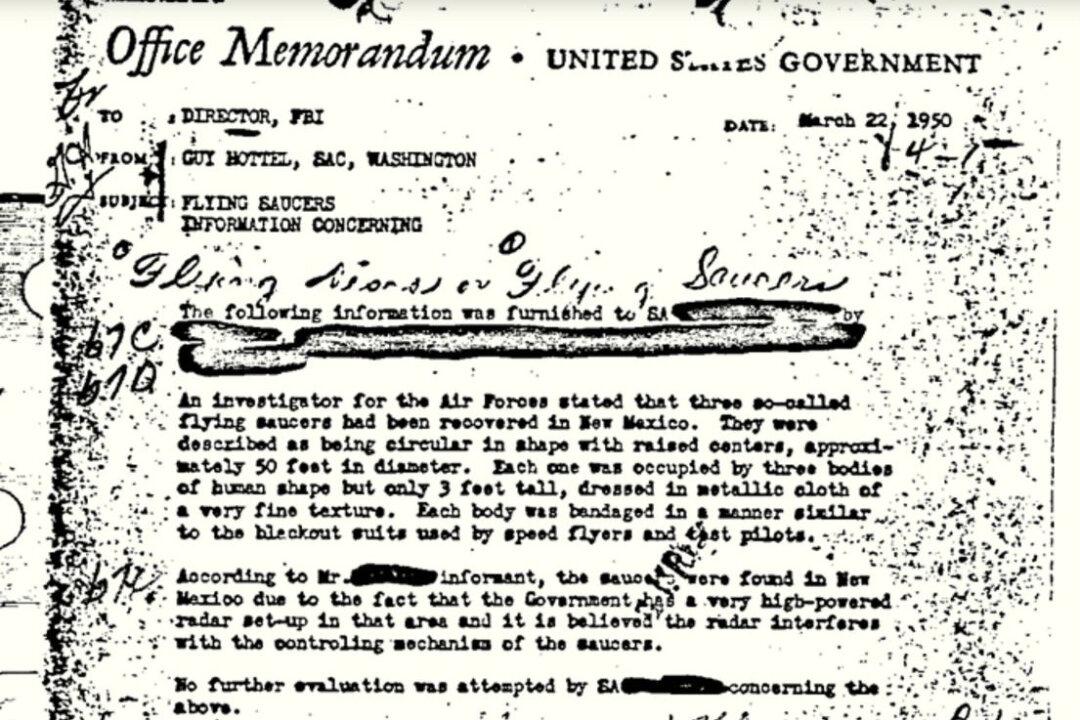 Declassified FBI Memo: Flying Saucers Found With 9 Aliens Inside?