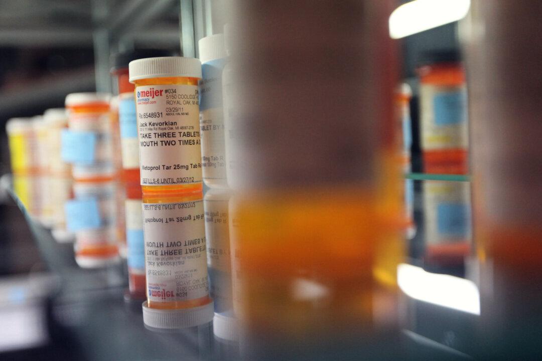 Illinois Police Issue Warning on Sale of Counterfeit Xanax Pills