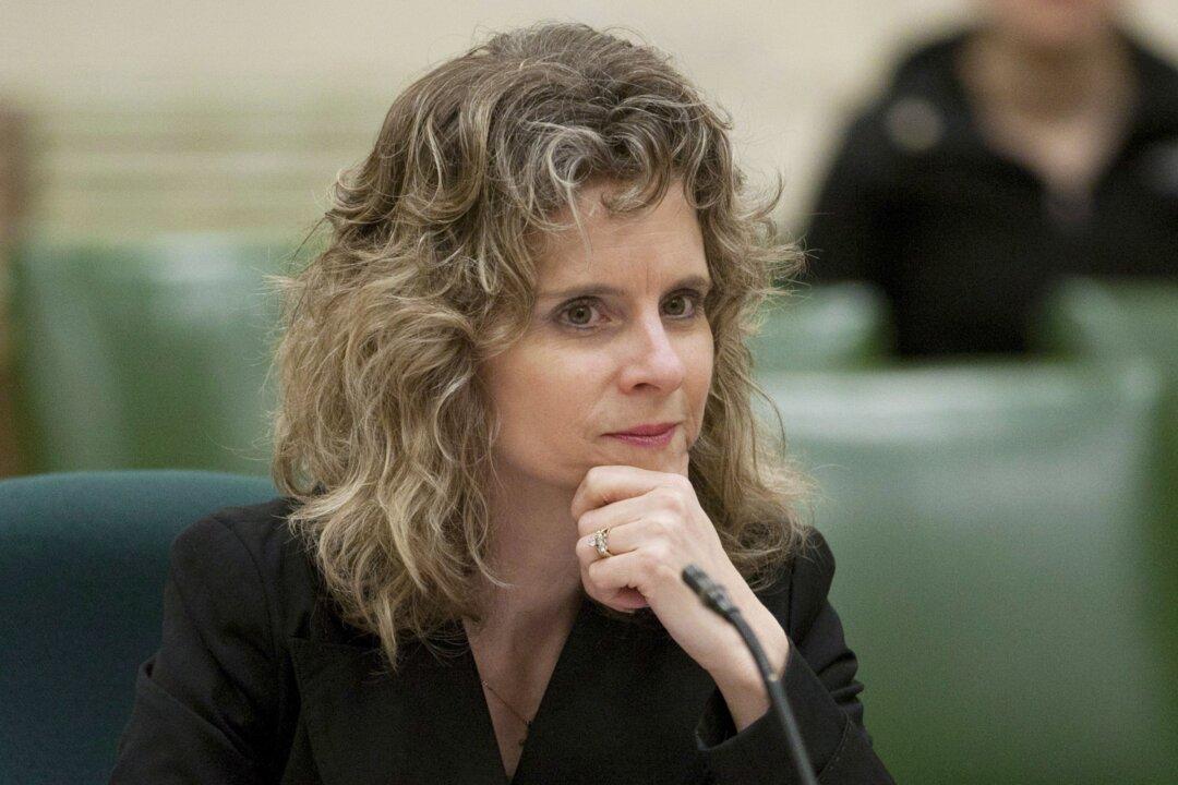 Going Dutch: Sudden Lobbying Changes Ruffle Hyper-Social Ottawa