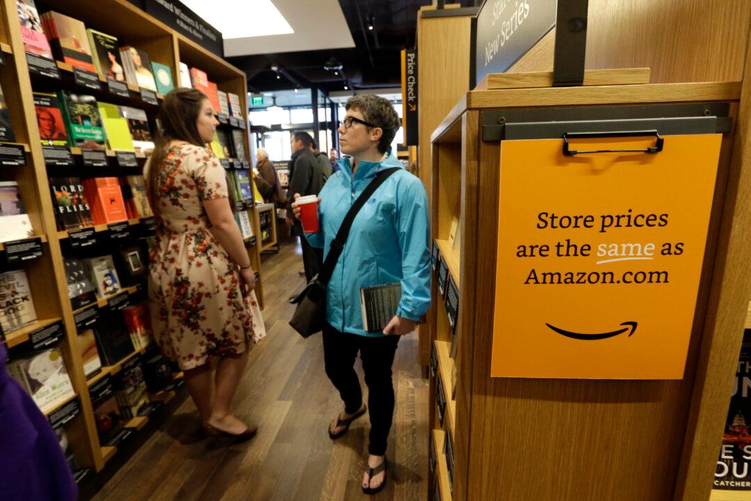 Amazon Is Planning to Open Hundreds of Bookstores, Mall CEO Says