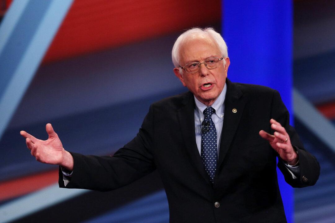 Poll: Bernie Sanders Leads Hillary Clinton 2 to 1 in New Hampshire