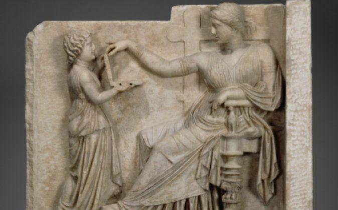 Some People Are Saying This Ancient Greek Sculpture Depicts a Laptop