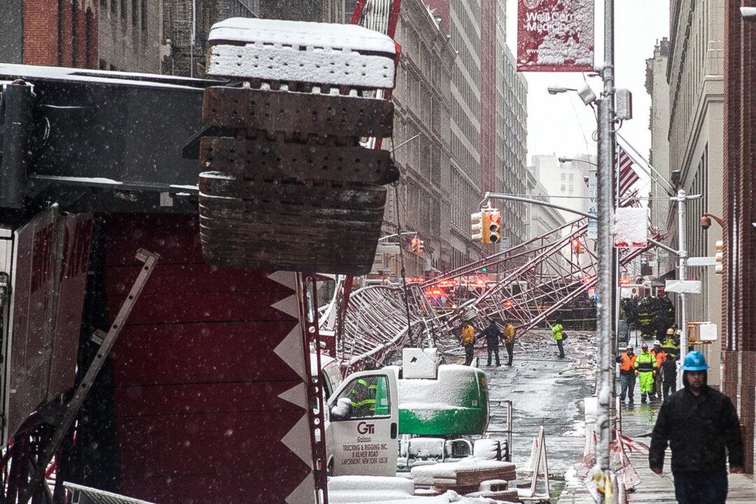 PHOTOS: Crane Collapses in New York, 1 Dead, Possible Gas Leak (Video)