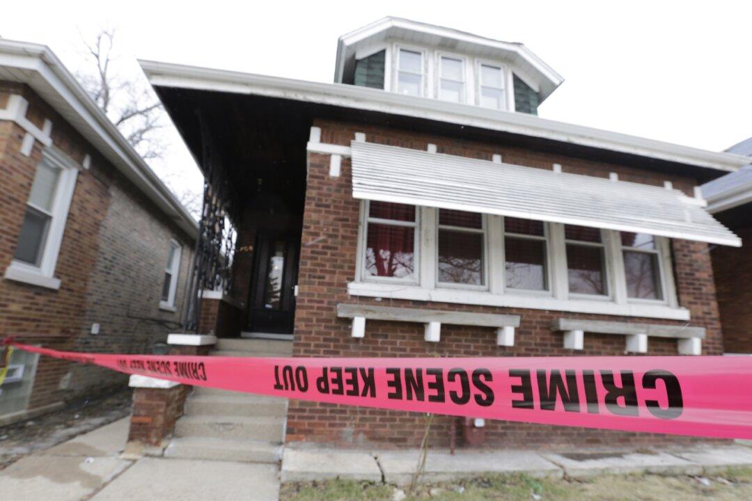 2 Children, 2 Women, 2 Men Found Dead in Chicago Home