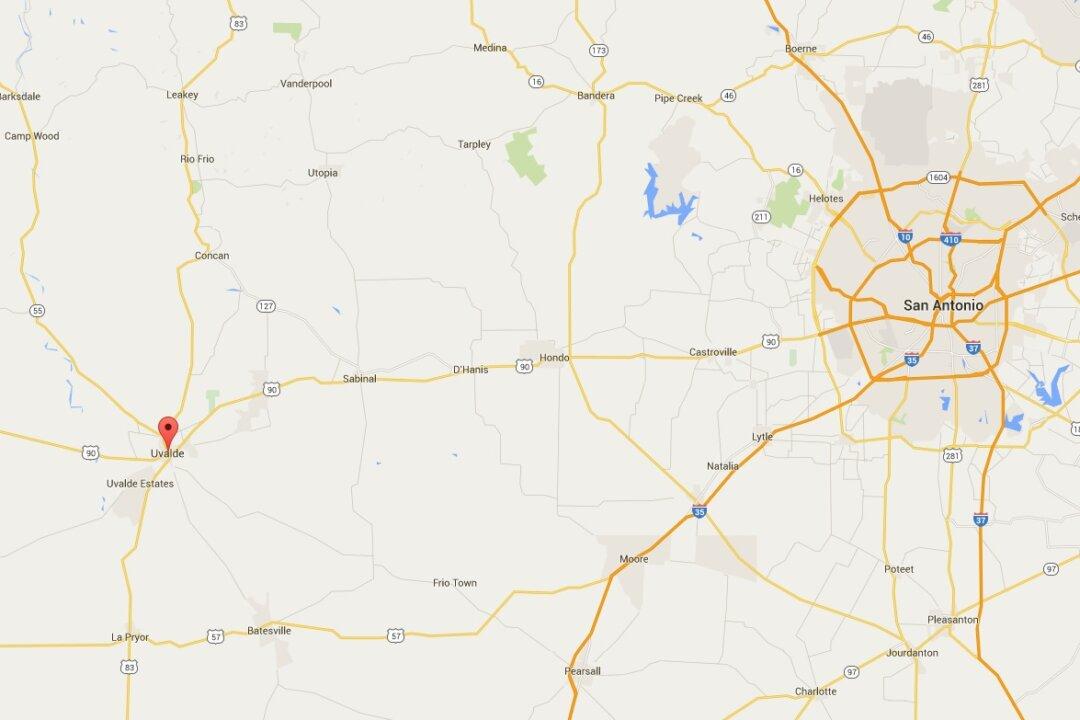 Sheriff: Texas Teen Kills Mom, 2 Neighbors, Then Himself