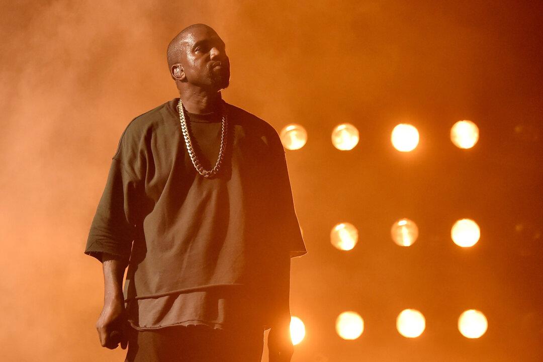 Kanye West Says Bill Cosby Is Innocent, Sets Internet on Fire