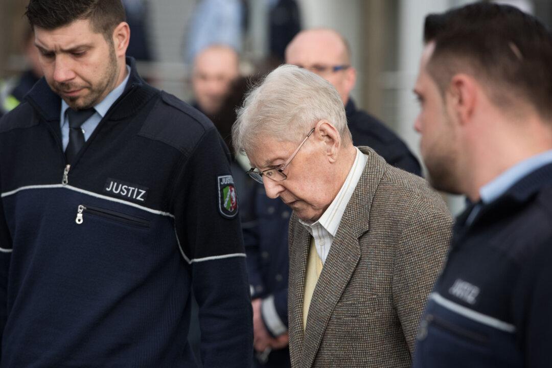 Former Auschwitz Guard, 94, Goes on Trial in Germany