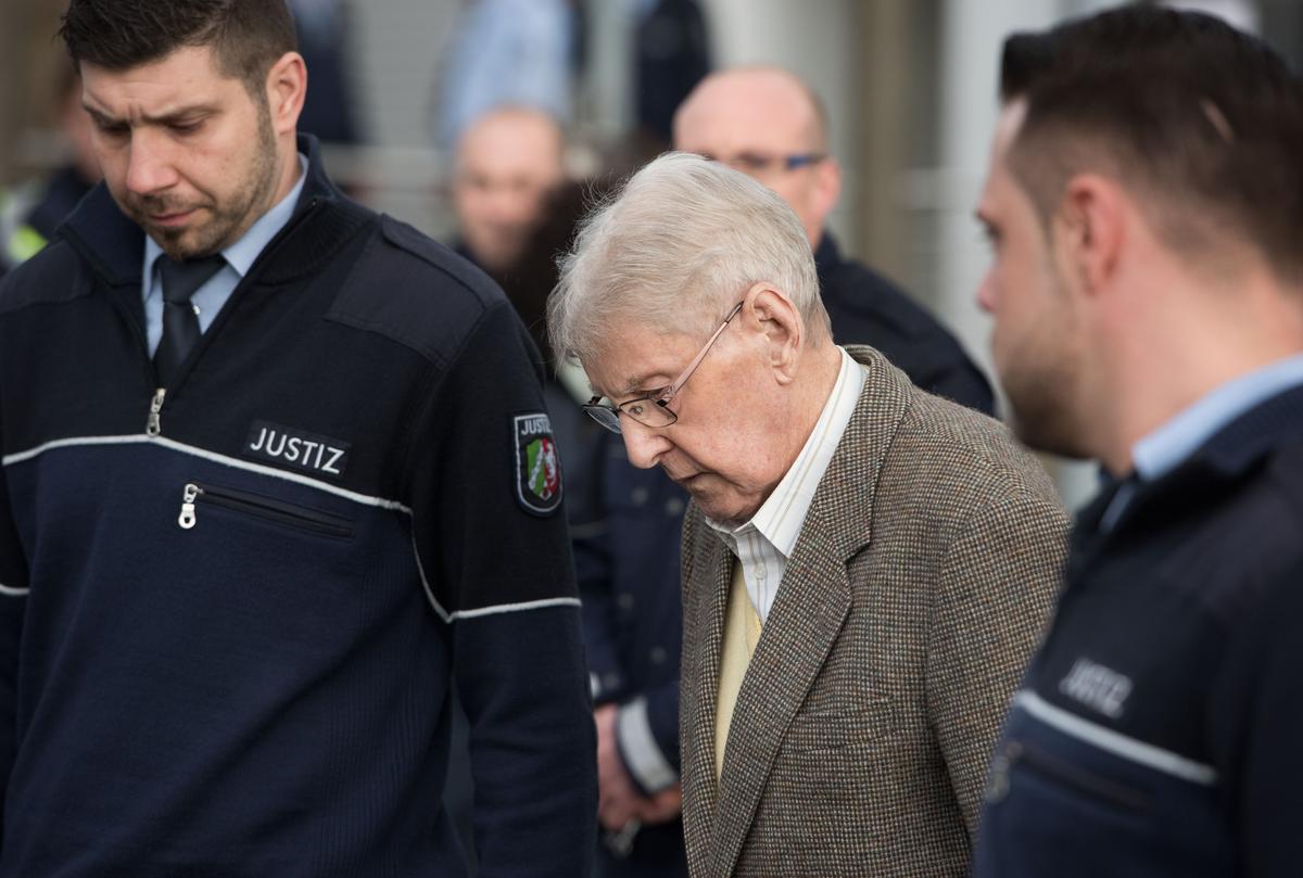 Former Auschwitz Guard, 94, Goes on Trial in Germany