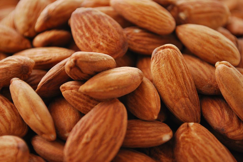 9 Evidence-Based Health Benefits of Almonds