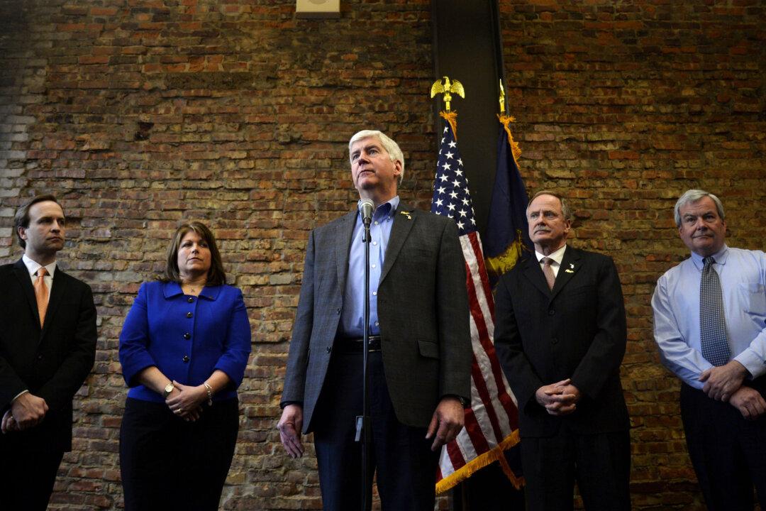 Flint Mayor, Governor Split on Pace of Lead Pipe Replacement