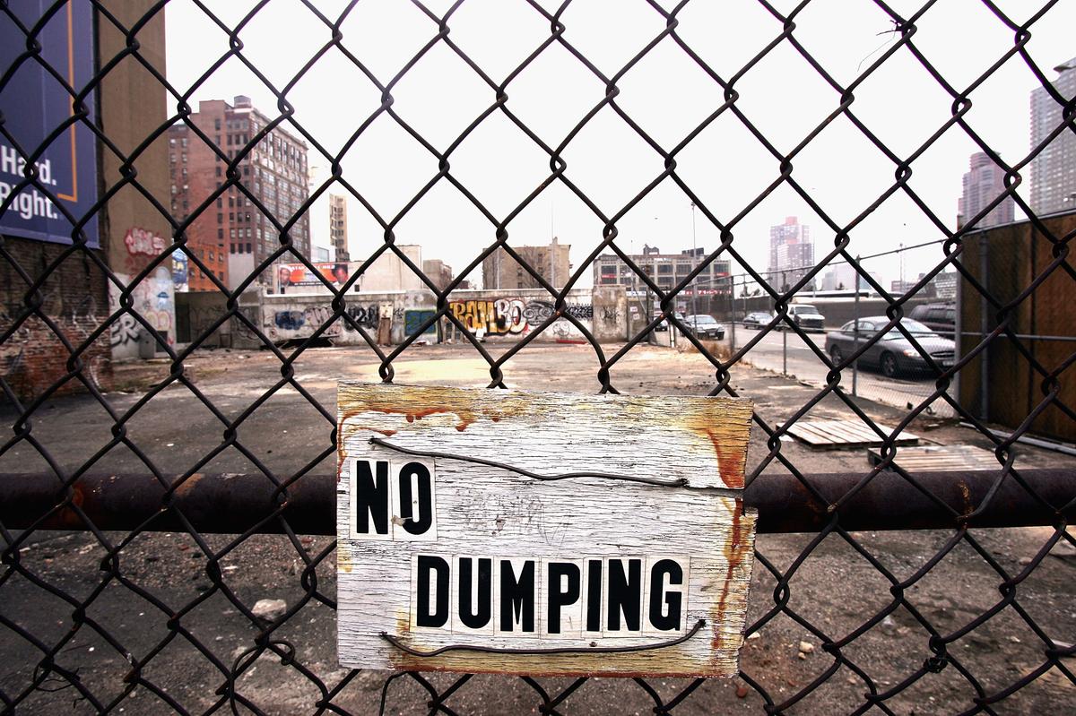 Watch: Athletic Teenager Hurdles Chain Link Fence (With Ease) in Viral Video