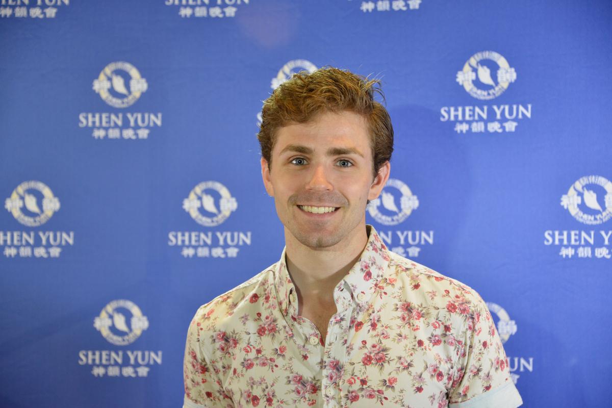 Ballet Dancers Immersed in Shen Yun Performance