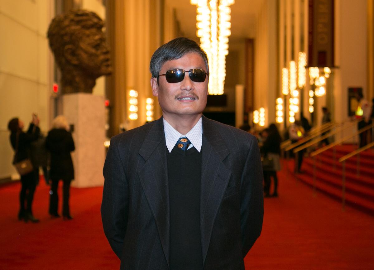 Activist Chen Guangcheng Says Shen Yun Awakens Human Spirit
