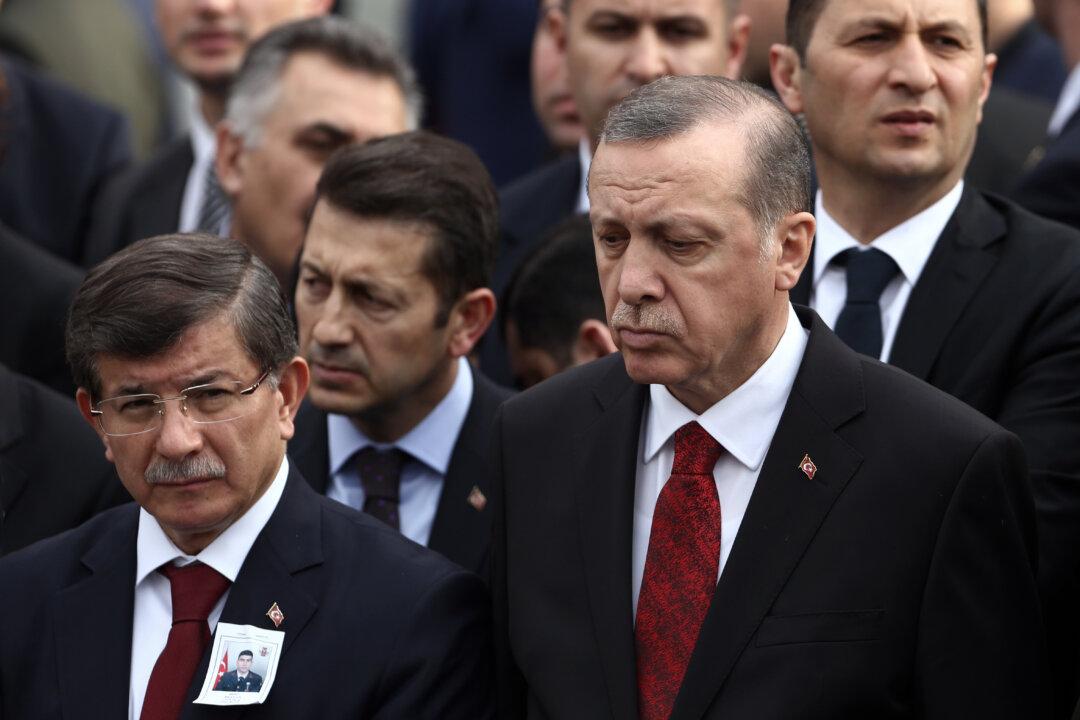 Turkish President Erdogan to Inrease Grip on Power After Prime Minister Resigns