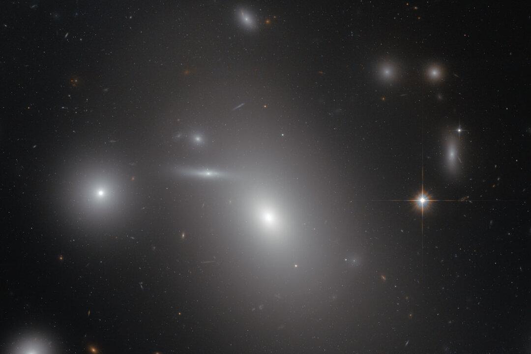 NGC 4889 Galaxy, Hiding Black Hole 21 Billion Times the Size of the Sun, Captured by Space Telescope