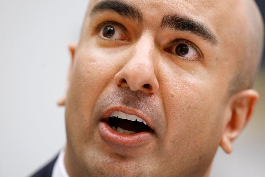 Fed Official Calls for Breaking Up Big Banks