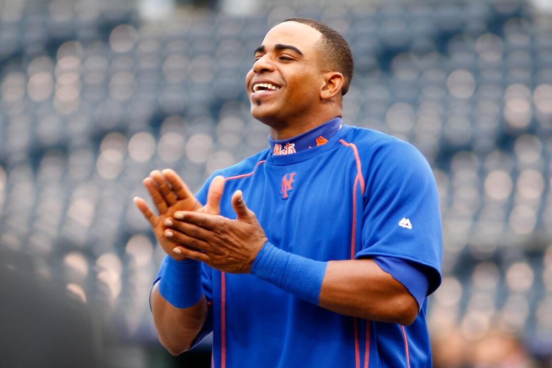 Watch: Mets Outfielder Yoenis Cespedes Reports to Spring Training in Wicked, 3-Wheel Ride (+Photos)