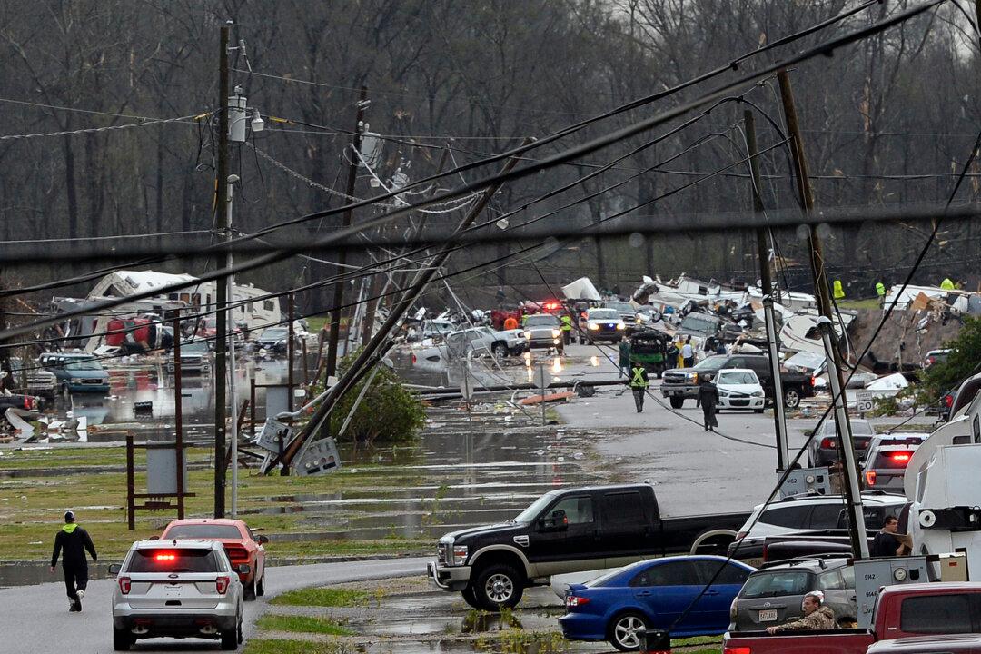 Powerful Storms Roll Across South, Causing Death and Damage