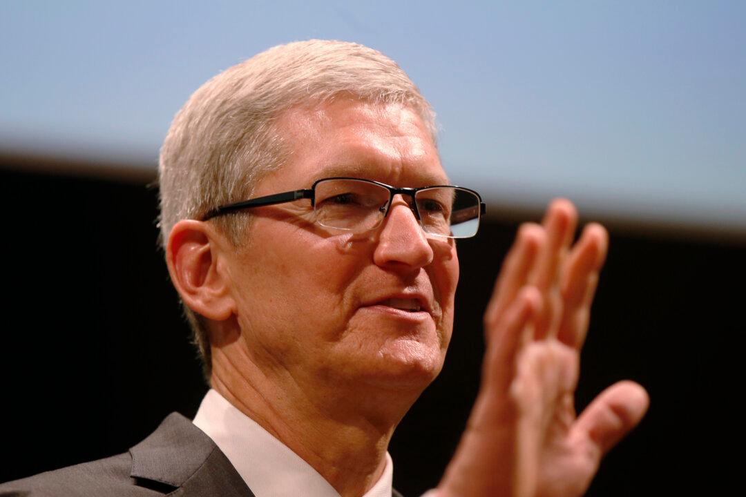 Apple CEO Tim Cook Responds to Donald Trump’s Call for Apple Boycott