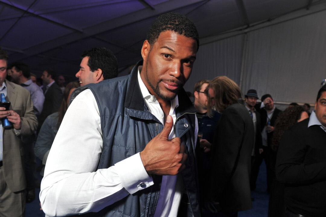 Michael Strahan’s Fingers Paid the Price For Playing 15 Seasons in the NFL