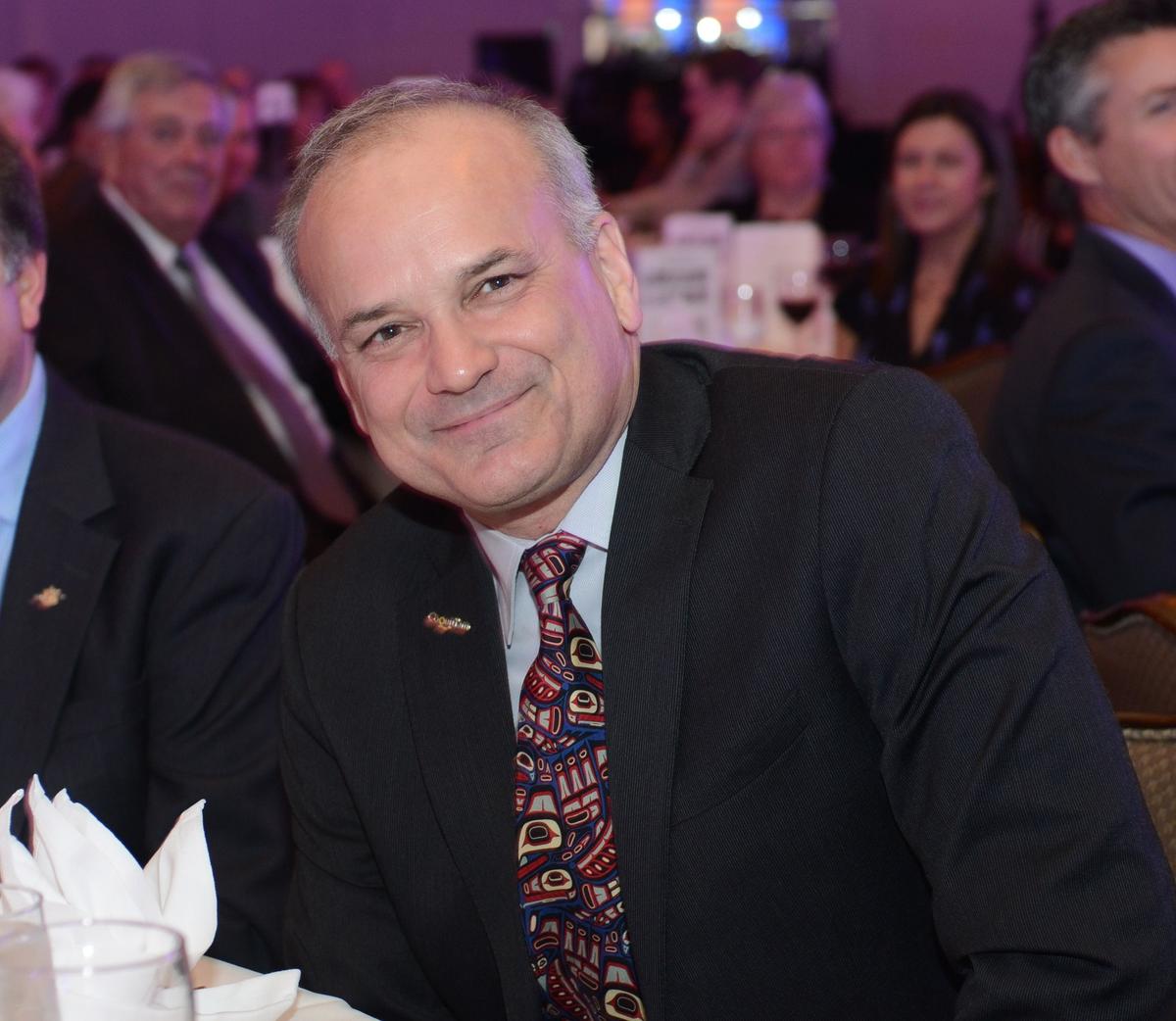 BC Mayor Wears Same Suit to Every Meeting for 15 Months as Social Experiment