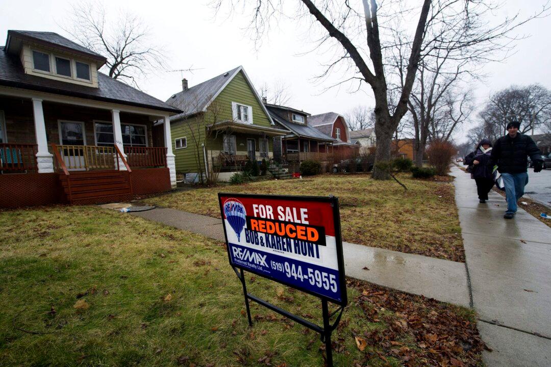 Canadian Consumer Revival Hinges on US Counterpart, Says Business Adviser