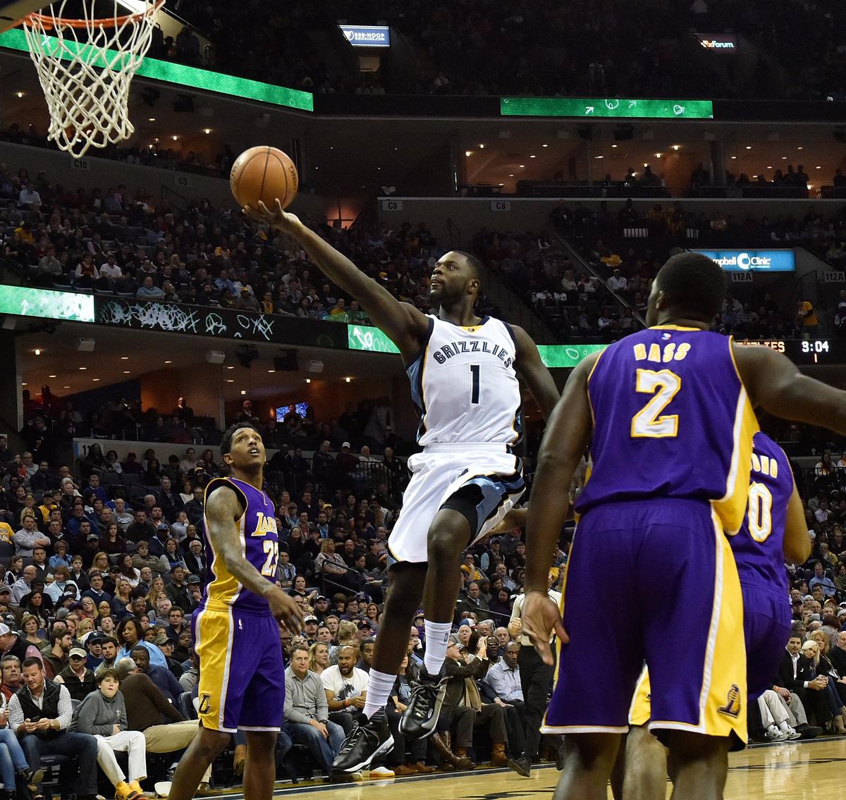 Watch: Memphis’ Lance Stephenson Attempts Layup While Falling to the Floor